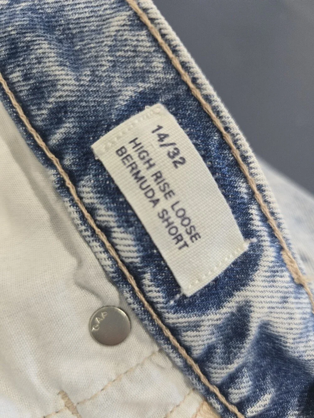 Gap High Rise Cut Off Mom Jeans Denim Shorts 14/32 Distressed Raw Hem NWT